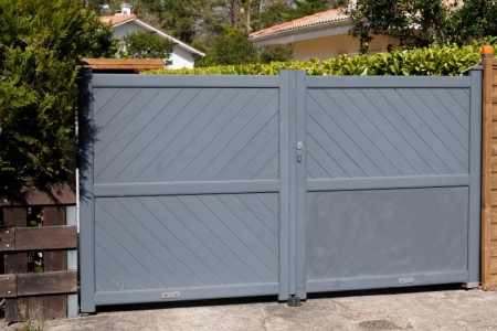 Guide complet pour bien choisir vos portes de garage isolantes et s&eacute;curis&eacute;es